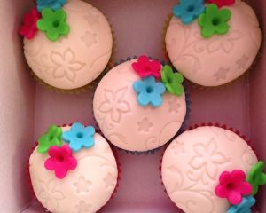 Marcip_nov_cupcakes_s_barevn_ma_kyti_kama