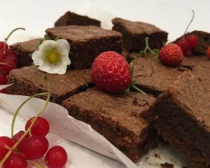 _okol_dov_brownies_s_ovocem